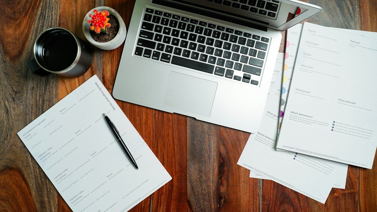 Mycareer Belgique : ordinateur pour consulter son historique professionnel